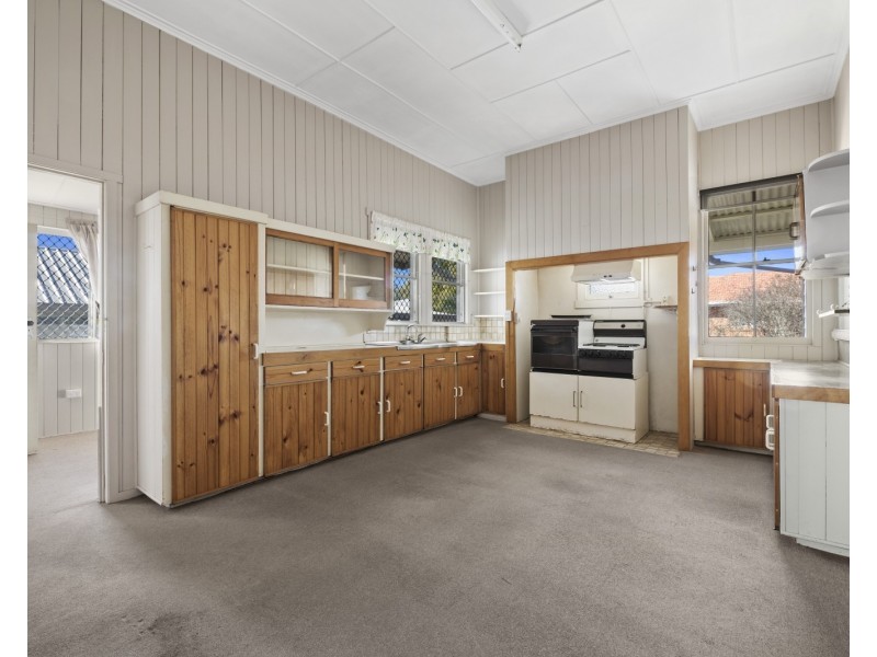 126 Hill Street, Newtown QLD 4350