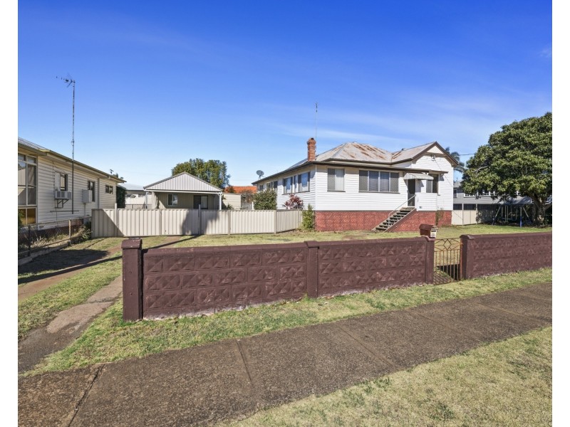 126 Hill Street, Newtown QLD 4350