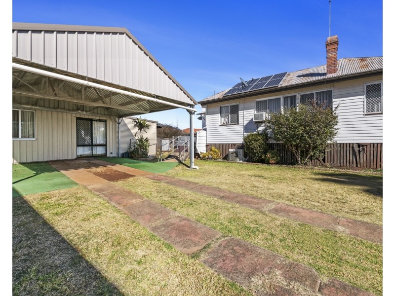 126 Hill Street, Newtown QLD 4350