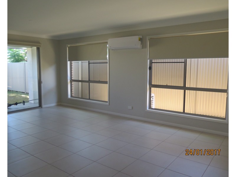 2/16  Short Street, South Toowoomba QLD 4350