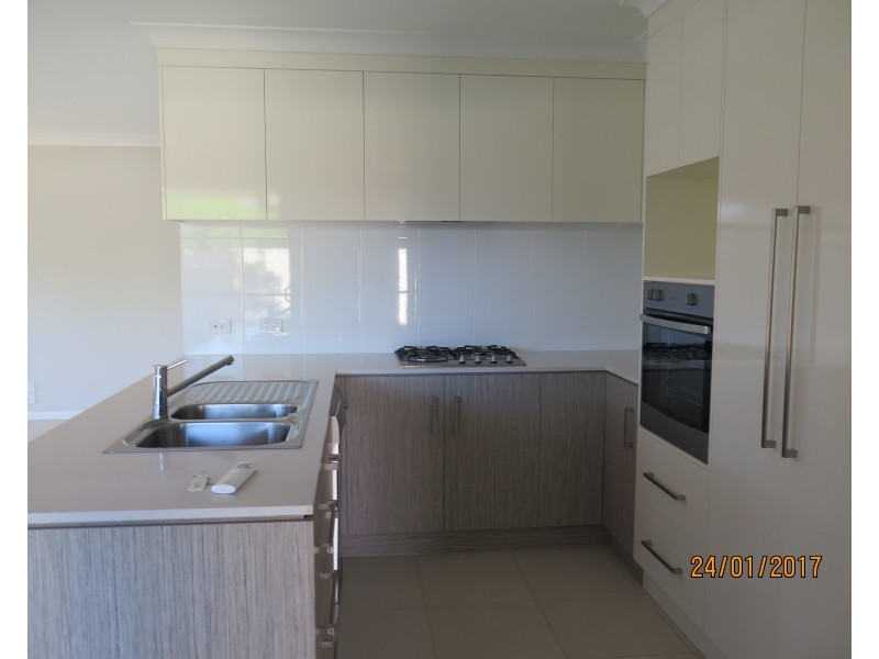 2/16  Short Street, South Toowoomba QLD 4350