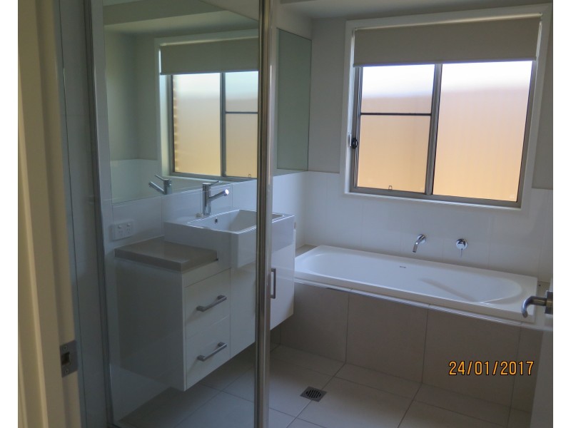 2/16  Short Street, South Toowoomba QLD 4350