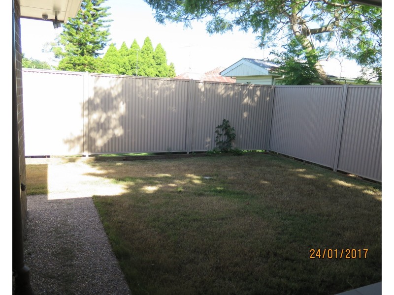 2/16  Short Street, South Toowoomba QLD 4350