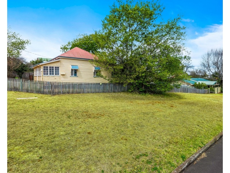 48 Ipswich Street, East Toowoomba QLD 4350