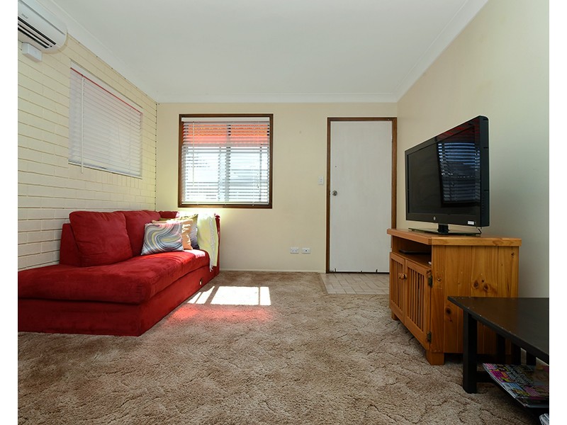 2/6 Begonia Court, Centenary Heights QLD 4350