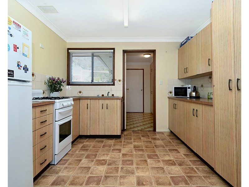 2/6 Begonia Court, Centenary Heights QLD 4350