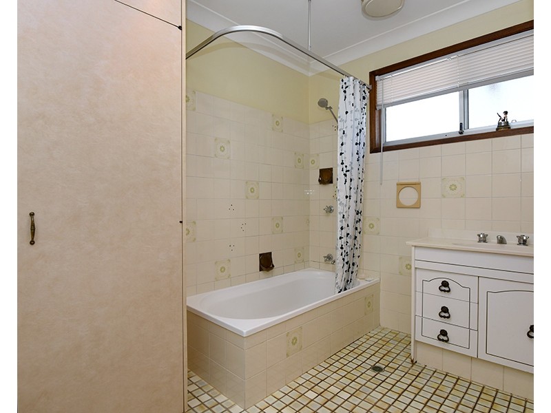 2/6 Begonia Court, Centenary Heights QLD 4350