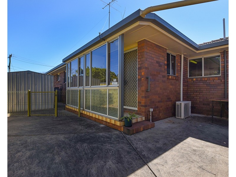 2/6 Begonia Court, Centenary Heights QLD 4350