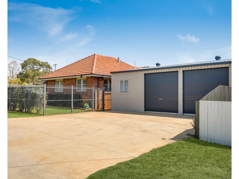 15 Charlotte Street, Newtown QLD 4350