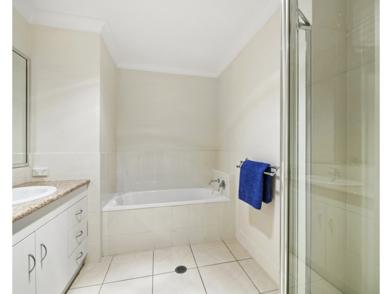 2/10 Devon Street, Newtown QLD 4350