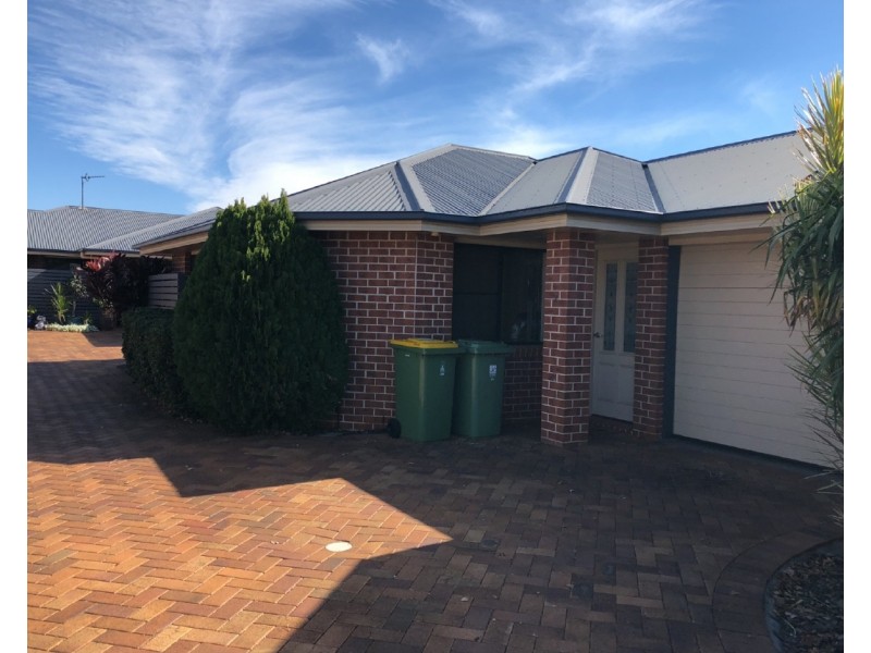 2/87 Kearney Street, Kearneys Spring QLD 4350