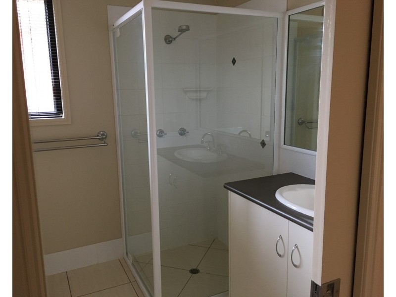 2/87 Kearney Street, Kearneys Spring QLD 4350