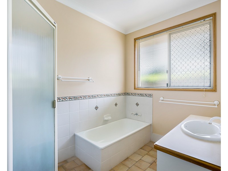 8 St Andrews Court, Middle Ridge QLD 4350