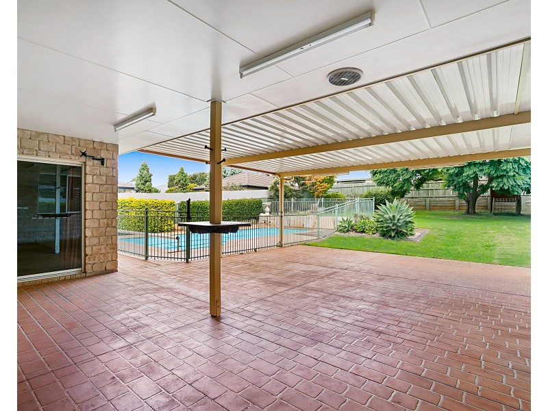 8 St Andrews Court, Middle Ridge QLD 4350