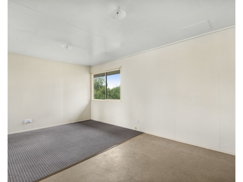 8 Kenora Court, Rockville QLD 4350