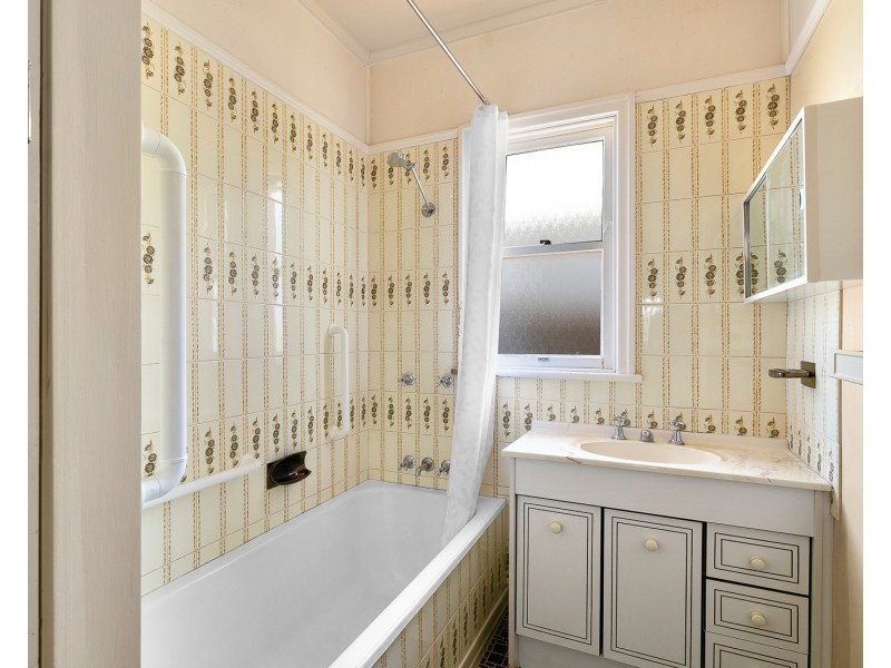 15 Tolmie Street, South Toowoomba QLD 4350