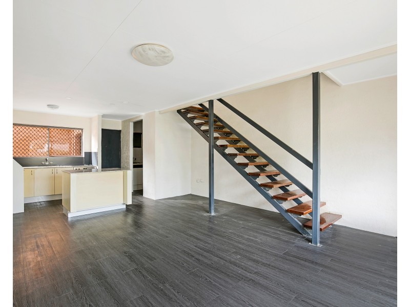 4/203 Campbell Street, Newtown QLD 4350