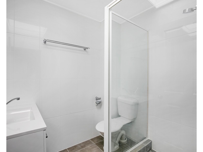 4/203 Campbell Street, Newtown QLD 4350