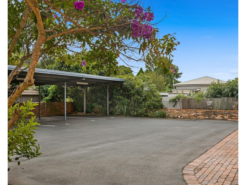 4/203 Campbell Street, Newtown QLD 4350