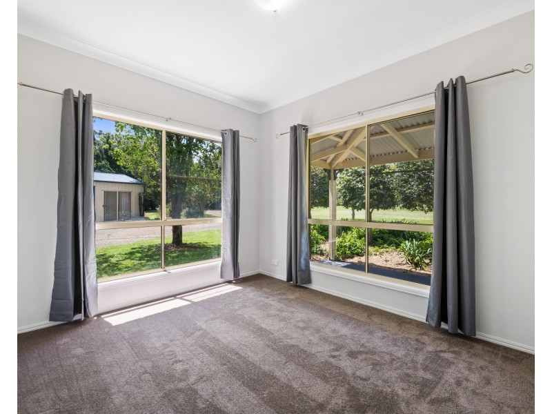 9 Bernard Court, Highfields QLD 4352