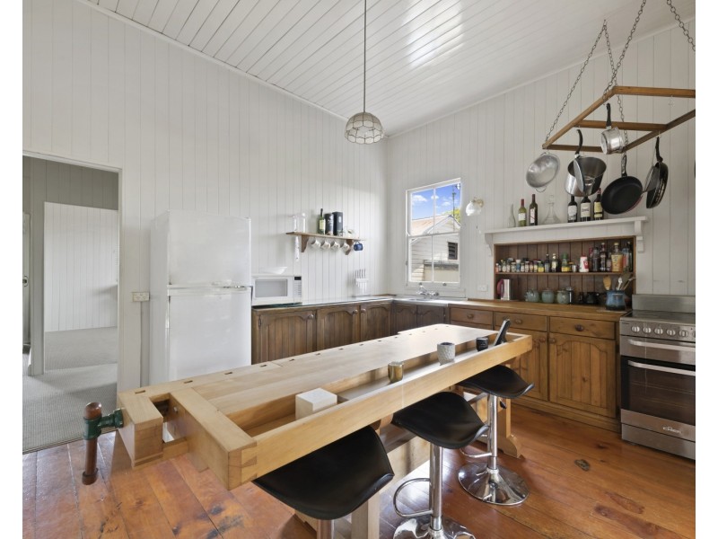 21 Albert Street, Newtown QLD 4350