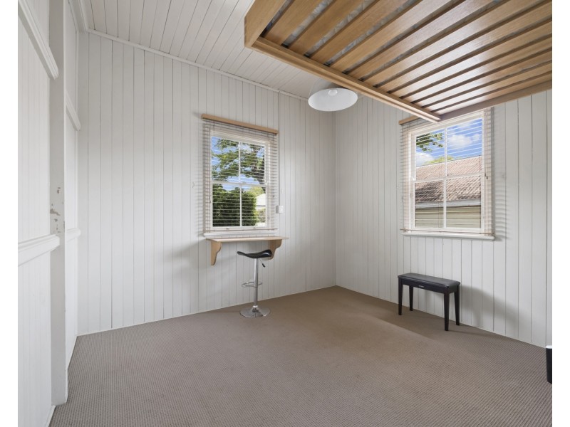 21 Albert Street, Newtown QLD 4350