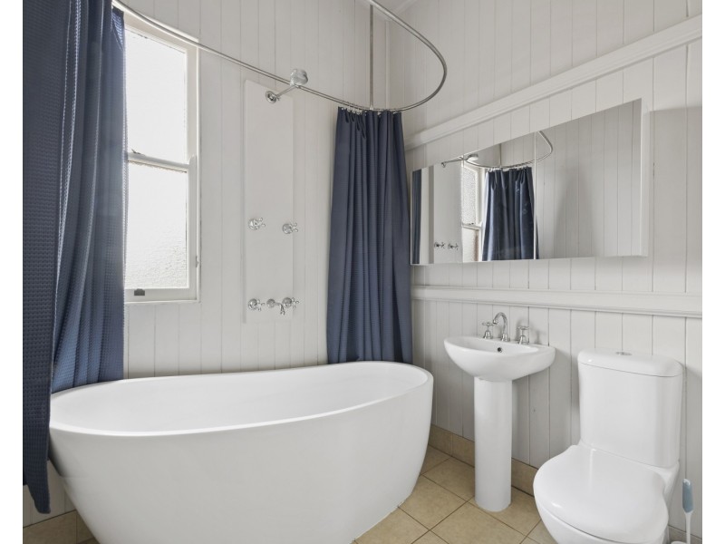 21 Albert Street, Newtown QLD 4350