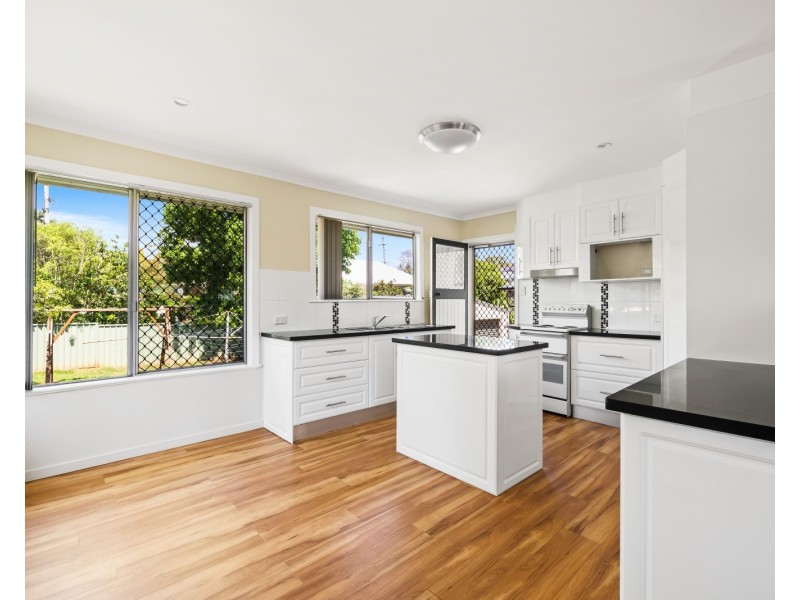 12 Elworthy Street, Harlaxton QLD 4350