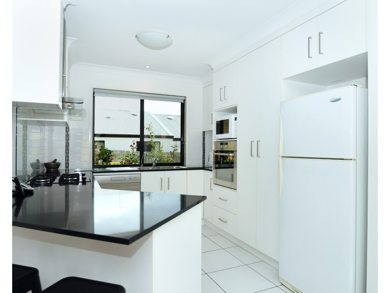 1/204 Stenner Street, Middle Ridge QLD 4350