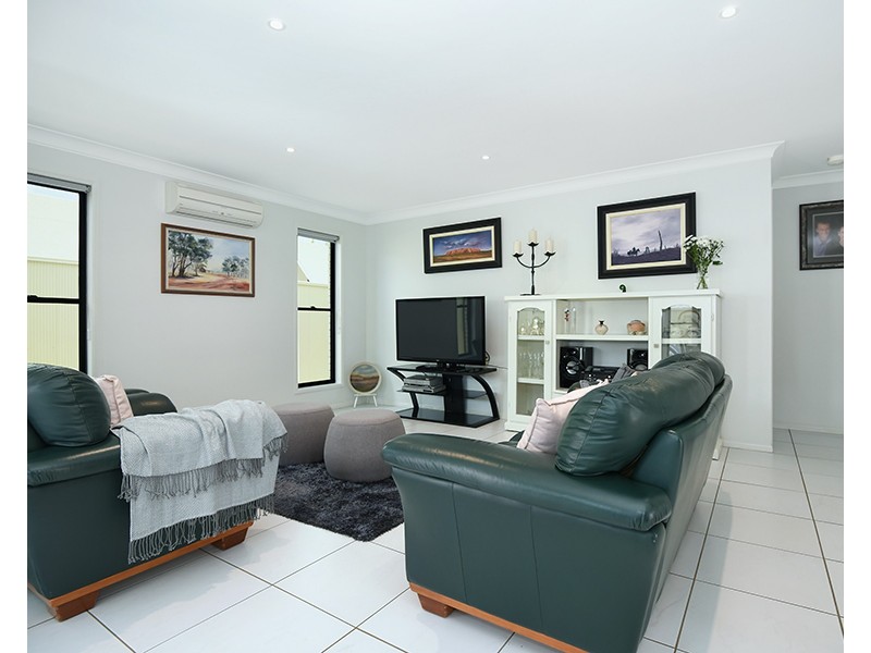 1/204 Stenner Street, Middle Ridge QLD 4350