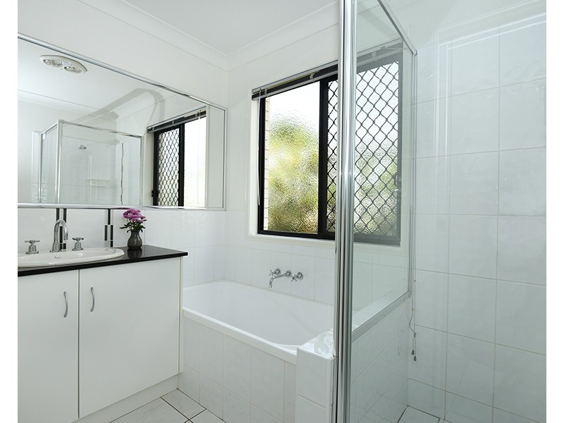 1/204 Stenner Street, Middle Ridge QLD 4350