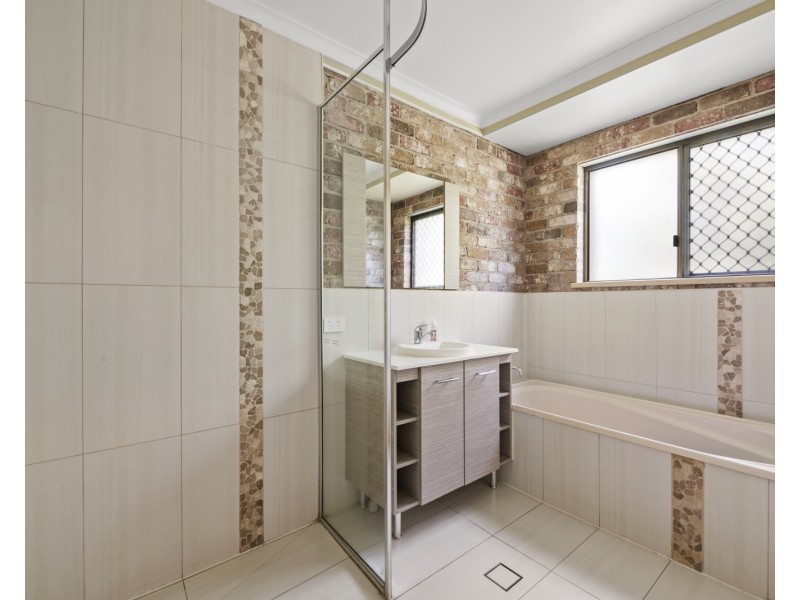 271 Mackenzie Street, Centenary Heights QLD 4350