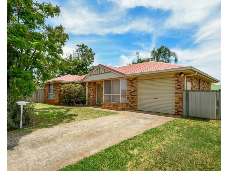 2 Oaklands Court, Glenvale QLD 4350