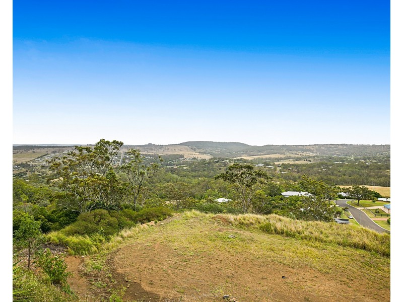 12 Panoramic Drive, Preston QLD 4352