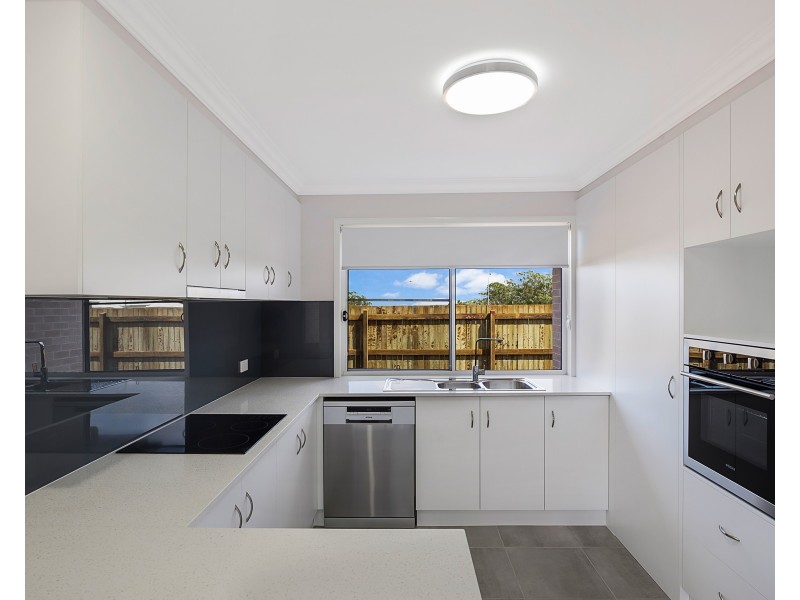 4 Renshaw Crescent, Kearneys Spring QLD 4350