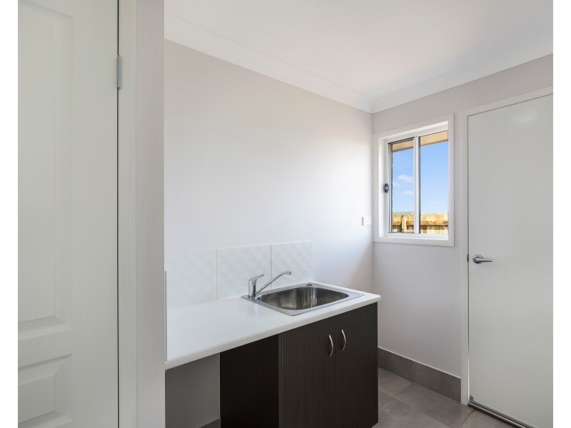 4 Renshaw Crescent, Kearneys Spring QLD 4350