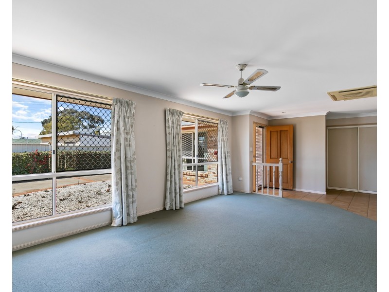 4a Hursley Road, Newtown QLD 4350