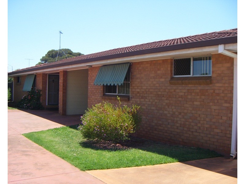 1/501 Stenner Street, Harristown QLD 4350