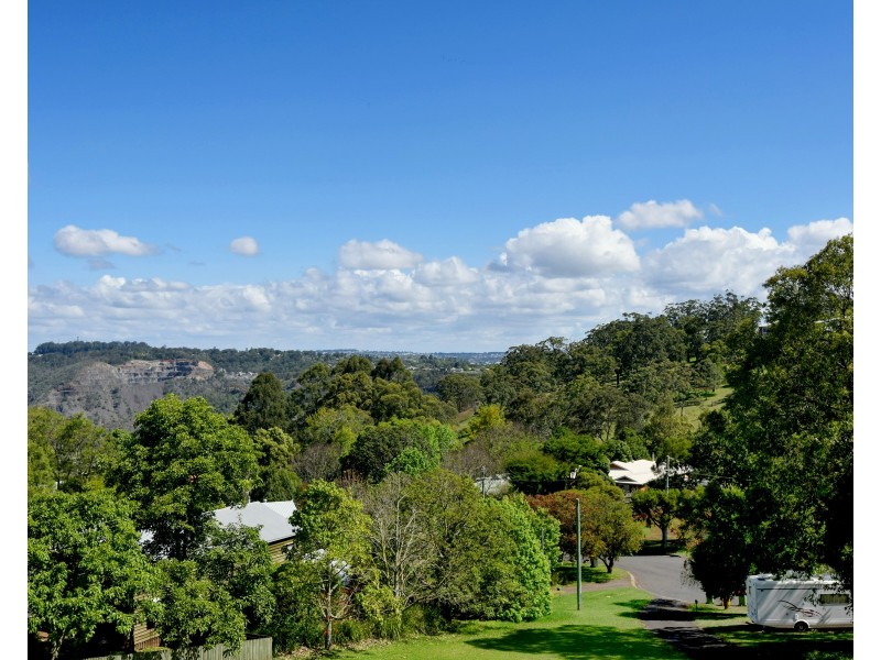 10 Buena Vista Crescent, Blue Mountain Heights QLD 4350