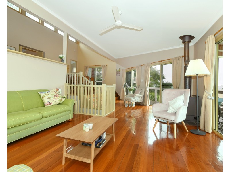 10 Buena Vista Crescent, Blue Mountain Heights QLD 4350