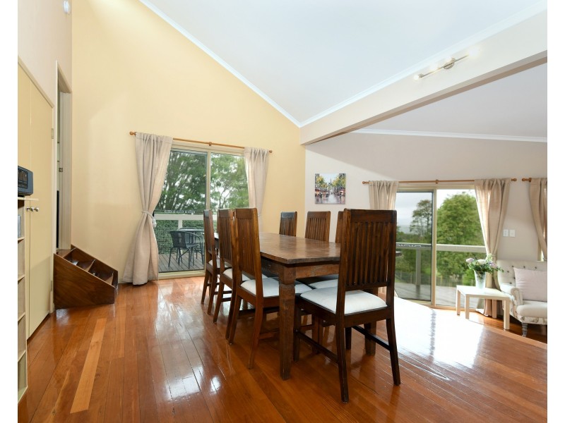 10 Buena Vista Crescent, Blue Mountain Heights QLD 4350