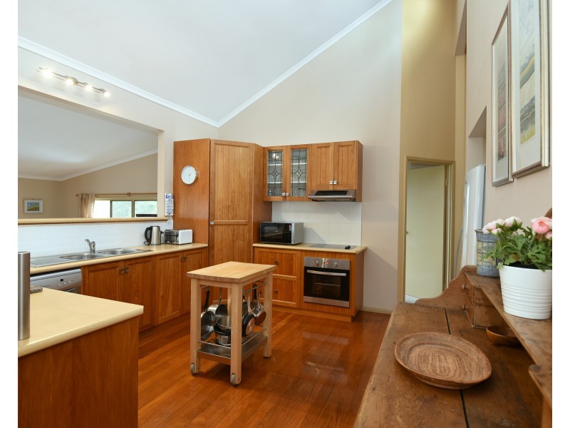 10 Buena Vista Crescent, Blue Mountain Heights QLD 4350