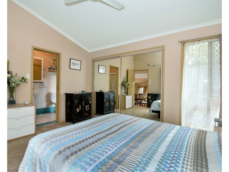 10 Buena Vista Crescent, Blue Mountain Heights QLD 4350