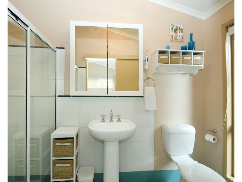 10 Buena Vista Crescent, Blue Mountain Heights QLD 4350