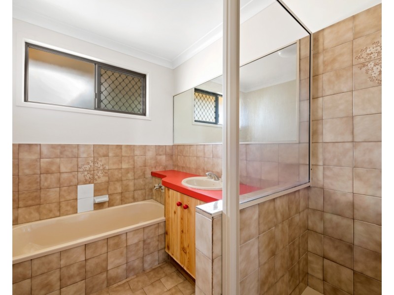 18 Banksia Street, Harristown QLD 4350