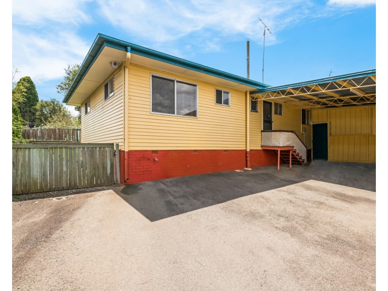 55 Jellicoe Street, Mount Lofty QLD 4350