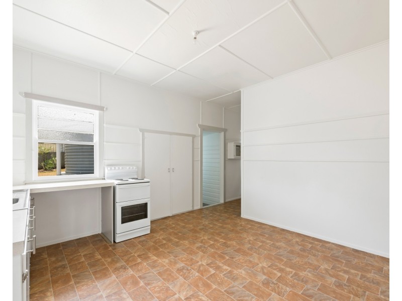 9 Donegal Street, Rockville QLD 4350