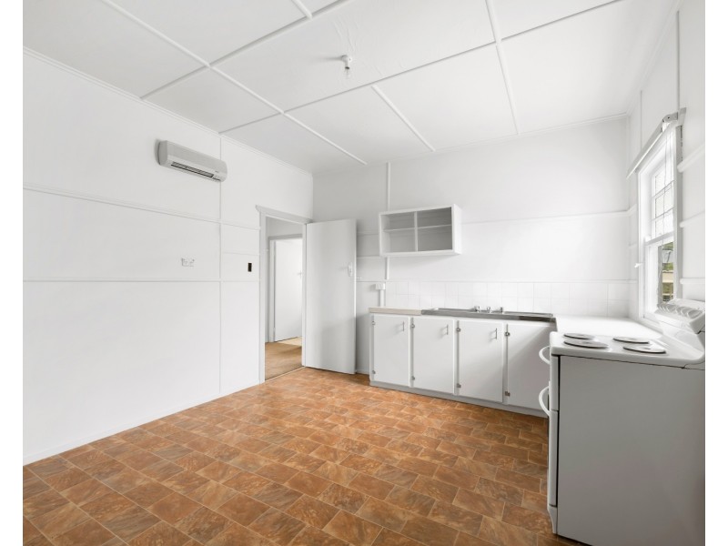 9 Donegal Street, Rockville QLD 4350