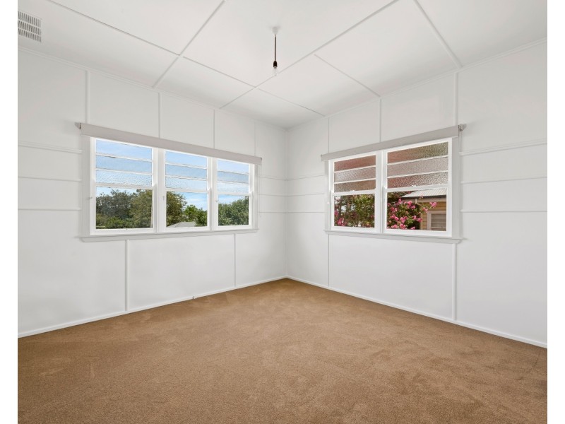 9 Donegal Street, Rockville QLD 4350