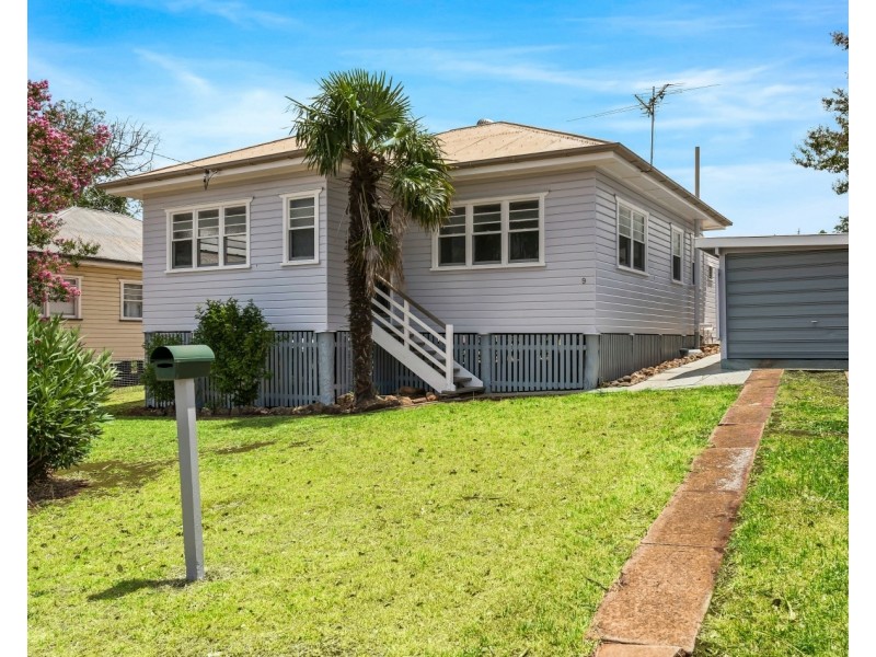 9 Donegal Street, Rockville QLD 4350